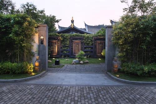 Taman di luar Elite Spring Villas