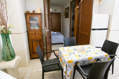 a dining room with a table and chairs at Oasi della pace in Bisceglie