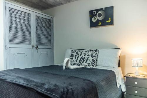 a bedroom with a bed and a window at Edificio SantaMarta Medellín in Medellín