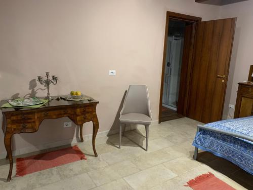 a bedroom with a desk and a chair next to a bed at CD Romanello (Mura S. Cataldo) in Barletta