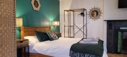 Ένα ή περισσότερα κρεβάτια σε δωμάτιο στο Leckhampton Road Apartments - Cheltenham