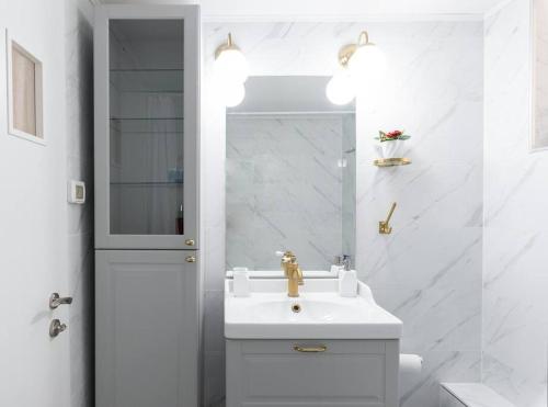 Un baño de Neat 4BR Apt. With Parking/High Floor/Elevator/AC