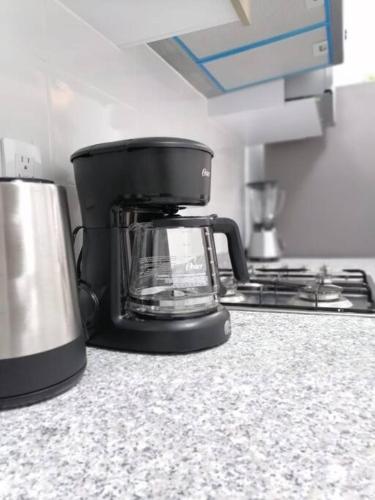 a coffee maker sitting on a counter in a kitchen at Depto. frente al mar con Club de Playa in Acapulco