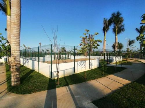 a skate park with palm trees and a fence at Depto. frente al mar con Club de Playa in Acapulco