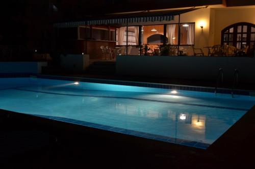 Kolam renang di atau dekat dengan Hotel Thisvi