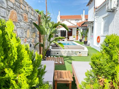 Del Sol Suites