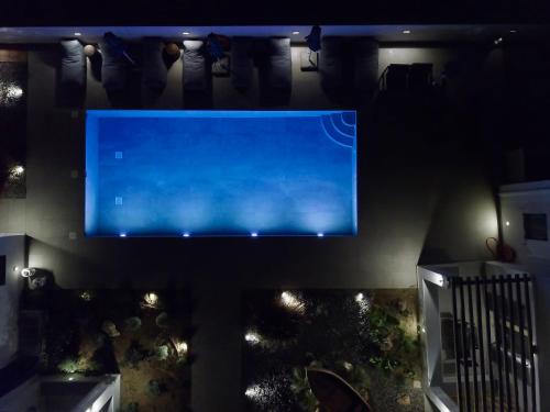 Μια τηλεόραση ή/και κέντρο ψυχαγωγίας στο Kotinos Luxury Suites