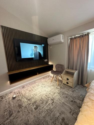 a hotel room with a flat screen tv on a wall at Complex Rediu 54 Luxury Apartaments in Iaşi