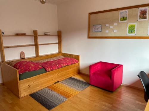 a bedroom with a bed and a pink box at Wein4tel-Apartments in Auersthal