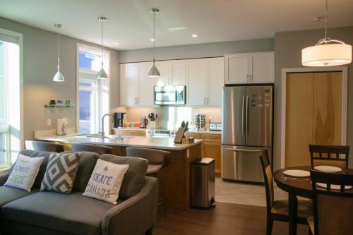 a living room with a couch and a kitchen at Bright Modern Stylish Condo in heart of Downtown (Center) in Whitehorse