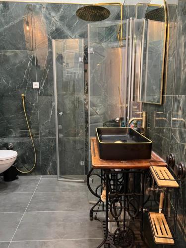 Ένα μπάνιο στο Đardin