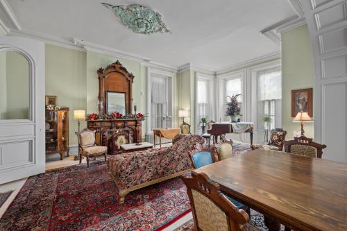 a living room with a wooden table and chairs at The Vistula Rose B & B in Toledo