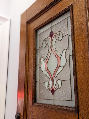 a stained glass window in a wooden door at The Vistula Rose B & B in Toledo