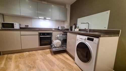 Una cocina o zona de cocina en Modern One Bedroom Apartment in Cardiff Bay