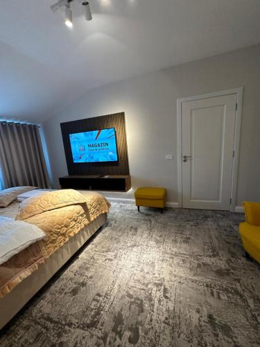 a bedroom with a bed and a flat screen tv at Complex Rediu 54 Luxury Apartaments in Iaşi