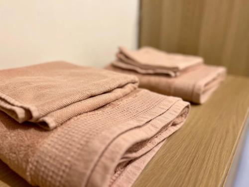 a pile of towels sitting on top of a table at Studio - La parenthèse Valognaise in Valognes