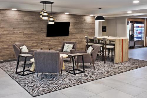 Area soggiorno di Candlewood Suites Eastchase Park by IHG