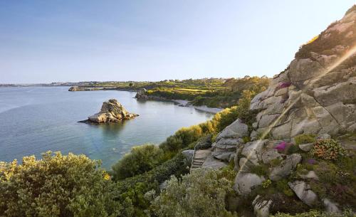 a view of a river with rocks in the water at Hôtel La Résidence des Artistes in Roscoff