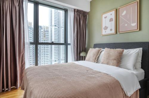 a bedroom with a large bed and a large window at Comfy 2BR /2Bath Apartment in Singapore! in Singapore