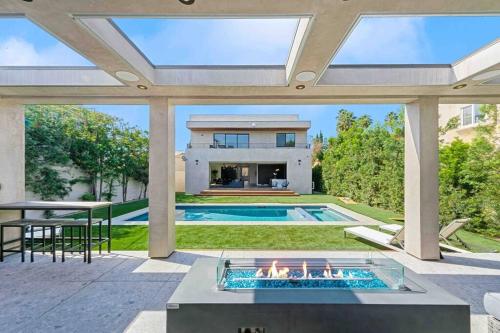 a backyard with a swimming pool and a house at Hollywood Hills 5 BR Villa, Pool, Rooftop, Parking in Los Angeles