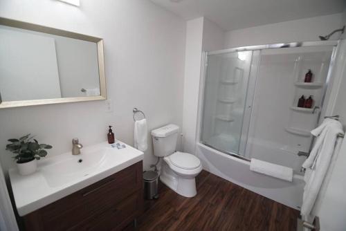 Ένα μπάνιο στο The Lofts on Clematis 505 Downtown West Palm Beach