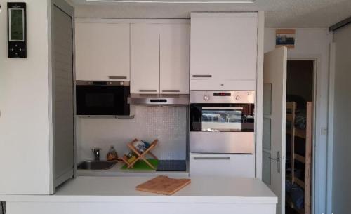 Η κουζίνα ή μικρή κουζίνα στο Appartement Ski aux pieds