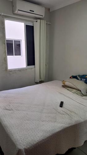 a white bed in a room with a window at Apartamento no condomínio Bilbao - B7 202 in Teresina