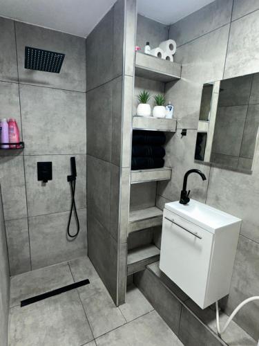 a bathroom with a shower with a toilet and a sink at צימר על הנחל in Qiryat Shemona