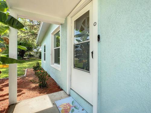 a front door of a blue house at 5min from the beach 8 min from Siesta Key in Sarasota