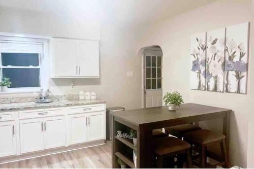 Gambar di galeri bagi Cozy Home Away from Home di Clayton