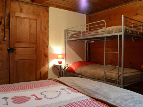 a bedroom with two bunk beds in a cabin at Chalet Châtel 2 Pièces, 6 Pers, 2 SDB, Proche Remontées, Balcon, Jardin, Parking - FR-1-676-27 in Châtel
