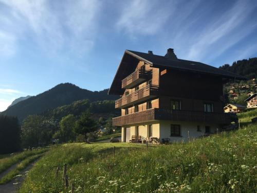 Chalet cosy 2 pièces avec terrasse, 3 pers, parking, WiFi, animaux admis