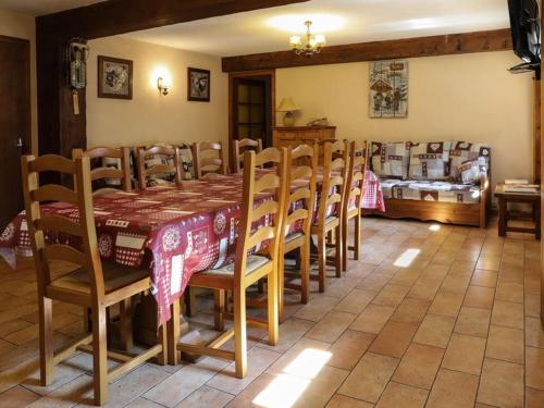 ห้องอาหารหรือที่รับประทานอาหารของ Chalet Châtel, 4 pièces, 9 personnes - FR-1-676-44