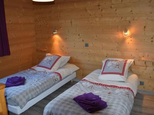 two beds in a room with wooden walls at Appartement Châtel, 4 pièces, 6 personnes - FR-1-676-117 in Châtel