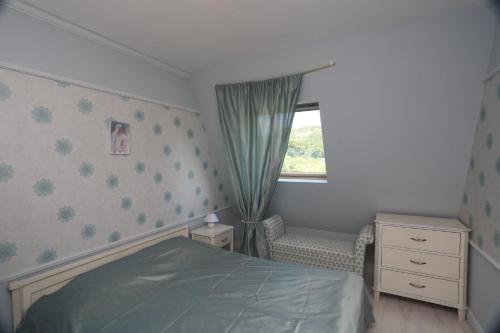 a bedroom with a bed and a window at Villa Allegra in Kavarna