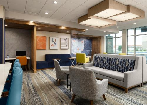 a waiting room with a couch and chairs at Holiday Inn Express & Suites Lima by IHG in Lima