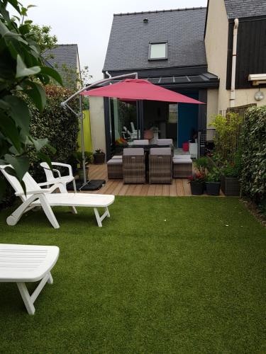 Jolie petite maison à 500m de la plage d'Erdevenにある庭