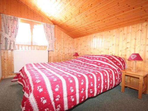 Postel nebo postele na pokoji v ubytování Charmant 3 pièces, 2 chambres, 7 pers, Châtel, parking, animaux admis, WiFi - FR-1-676-167
