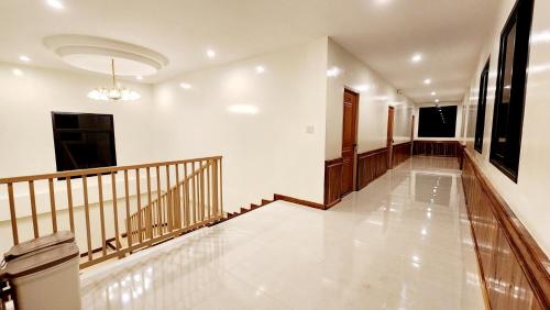 TV a/nebo společenská místnost v ubytování Chotika Hotel โรงแรมโชติกา ณ เชียงคาน