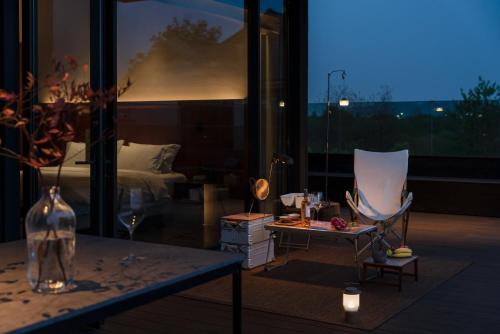Un balcón o terraza de MUH SHOOU XIXI HOTEL HANGZHOU