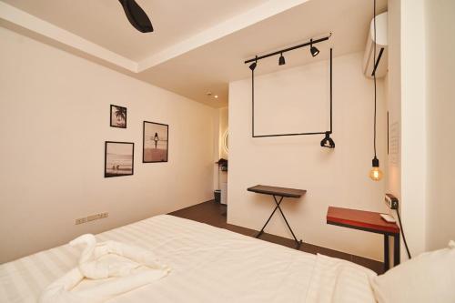 a bedroom with a white bed and a desk at Hotel Gray in Boracay in Boracay