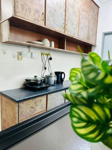 Кухня или мини-кухня в Nilam 6 3BR MINIMALIST Homestay NEAR KKIA Cyber City
