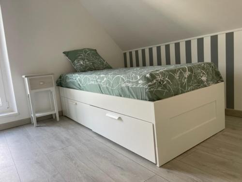 a bed in a room with a bed frame at MAISON VENEUX LES SABLONS-FONTAINEBLEAU-MORET SUR LOING in Veneux-les-Sablons