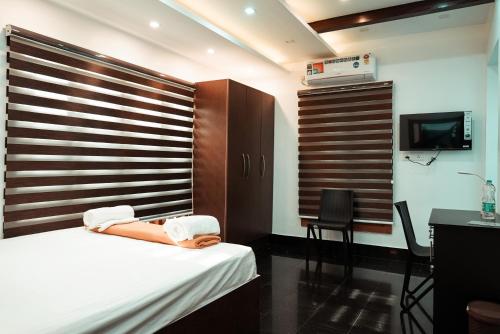 En eller flere senge i et værelse på Kalloos Island Backwater Resort