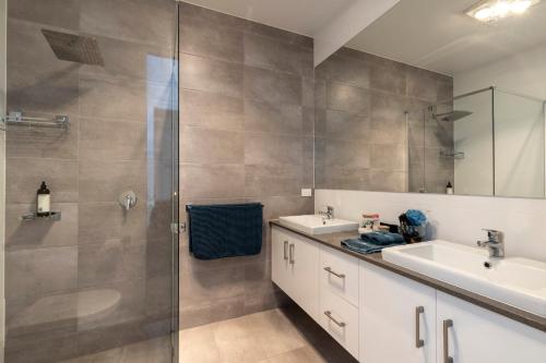 a bathroom with a sink and a shower at Cozy Getaway, King Bed with TV, NBN, Netflix, Nespresso in Christies Beach