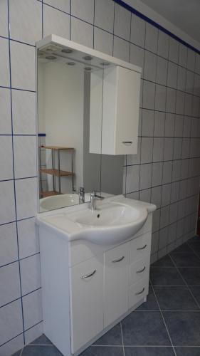 Koupelna v ubytování Geräumige Wohnung Nähe Autobahn A2