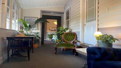 Un lugar para sentarse en The Beechworth Conservatory