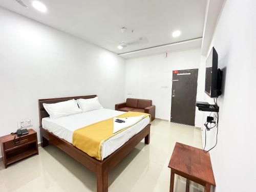 a bedroom with a bed and a flat screen tv at Hotel Nature Peak in Bārdoli