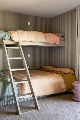 Una cama o camas en una habitación de Carrajung Estate