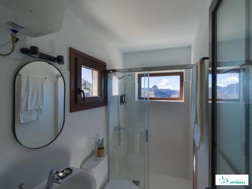Ένα μπάνιο στο Living Artenara - CAVE HOUSE & SILENCE Adults Only